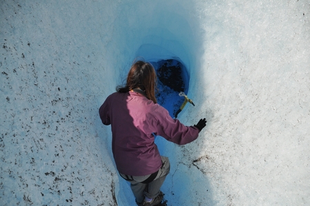 ペリトモレノ氷河のBig Iceツアーでは氷河の中も入る