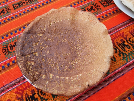 クスコの安宿「サマナパタⅡ」の特製パンケーキ
